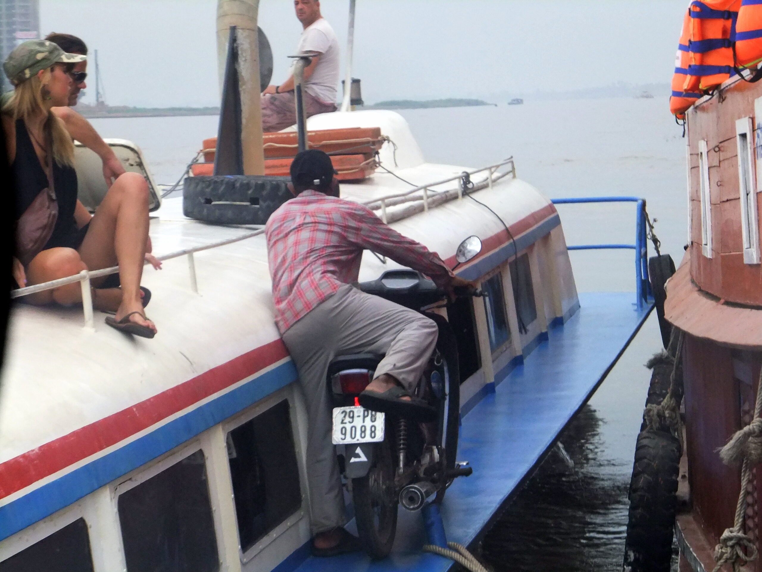 How to get from Phnom Penh to Siem Reap