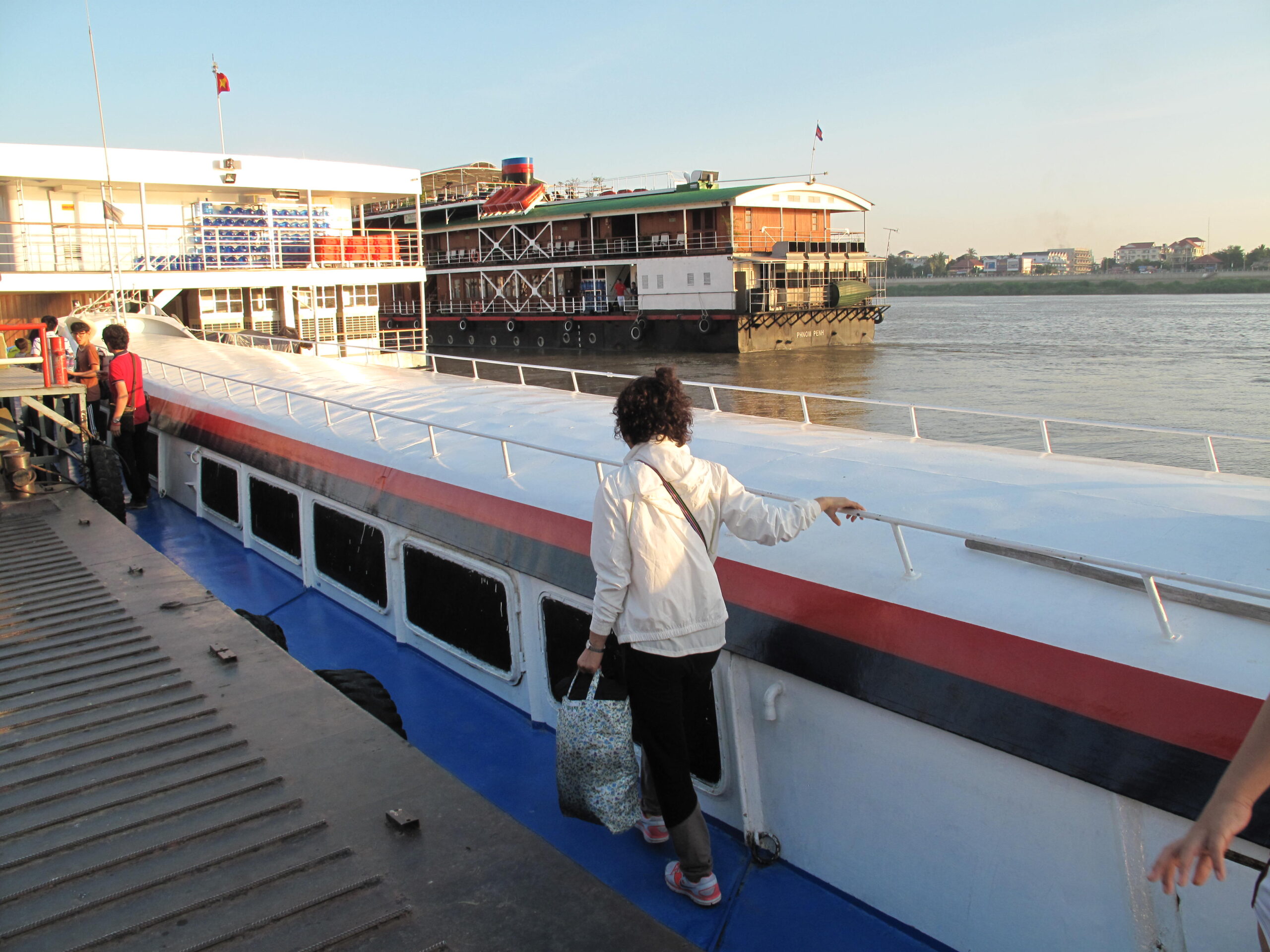 How to get from Phnom Penh to Siem Reap